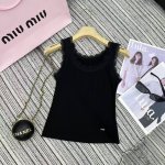 强烈推荐 25年早春夏系列 Miu*新款拼蕾丝背心上衣 钻字母Logo点缀 两色Sml