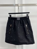 Miu25新品 时髦松紧腰半裙，自带安全裤，时髦精必备单品解锁所有穿搭！原版定制水钻时髦又高级！休闲短款版型不挑人！强烈推荐自留款，现货开抢！ Sml