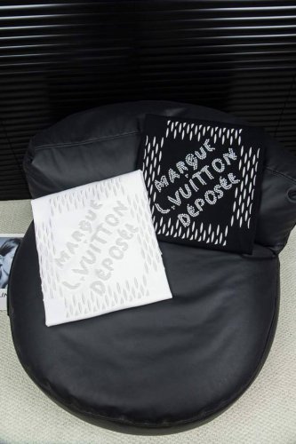 实拍图 顶级版本-款号W11 Louis Vuitton 路易威登 菲董联名 手工珍珠刺绣短袖T恤 Louis Vuitton法国路威酩轩集团-Lvmh旗下品牌