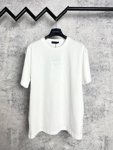 louis Vuitton*路易威登 lv立体浮雕压花短袖T恤 定制280克32支全棉双纱紧密爽滑面料 布面干净 布纹清晰 手感非常细腻扎实 更加力挺 舒适透气