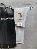 25最新款.长期有货 范思哲 高品质 原单少数帅爆牛仔裤，百分百原单 百搭神器！今年最新流行的风格设计款式，采用进口棉花制作成的单宁布，上身舒适，剪裁设计挺拔有