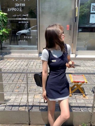 miumiu 假两件连衣裙 ins风设计超韩范 版型巨显瘦 这设计感人见人爱 简约不简单 人手必入款 Sml
