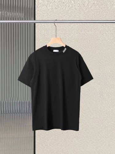 新款 Dior迪奥，2025 Ss春夏新款 前后刺绣Logo 圆领短袖T恤男女同款 品牌新元素前后字母刺绣设计～面料洗水处理上身舒适透气，不变形不僵硬不缩水，时
