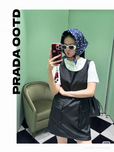P330 Prad* 25Ss早春新款 倒三角徽标纯色无袖背心裙丨独家Yb开发！高版出品！采用定制的轻盈尼龙面料，手感细腻，穿着舒适也有垂坠感，冷色调高级黑非常