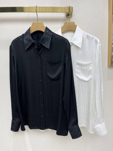 Gv 爆款字母衬衣 进口缎面丝棉面料 亲肤轻薄不透有质感 充满立体感提花字母 宽松阔版男友风 轻松打造幂式穿搭 跑量价 码数 S-Xl
