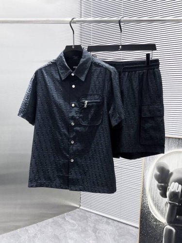 芬迪 Fendi 2025Ss春夏新款 休闲 短袖 短裤裤 套装，高端版本！专柜定制面料 透气舒适度高，细节无可挑剔，品牌元素设计理念，体现高品质。手感细腻柔软