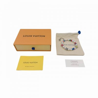 louis Vuitton 王鹤棣同款-花押字珍珠派对手链-男款-多色-Mng Pearls Party 手链-编码：M1264A-官网在售价 P30,670R