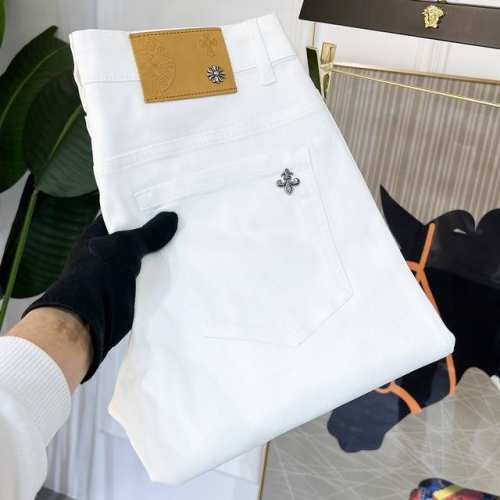 克罗芯 2025Ss蛇年春夏贺岁款牛仔裤。原单1:1制作，日常必备的完美之选，简单大气亦时尚有型，定制进口丹宁面料 ，重工洗水工艺，做工复杂工艺精湛。轻松迎合四