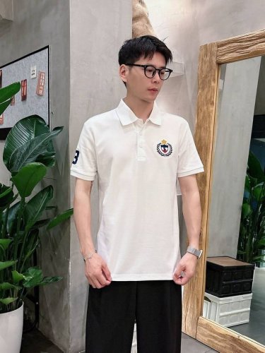 polo 高端货商务 白领 单位人士必入单品！ 休闲商务翻领短袖，科技面料，体感非常棒，手感顺滑质感很棒！弹性好，无任何束缚感，面料自带透气网孔，吸湿排汗，速干
