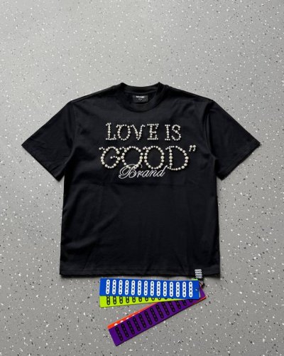 goodbrand 珍珠标语字母圆领短袖 男女同款 官网同步 面料采用290G双纱纯棉重磅面料 上身舒适 整体有型 垂感到位 领口螺纹加厚 水洗不变形 全衣绣花