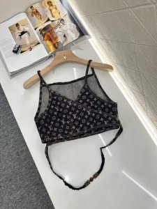 louis Vuitto*2025新品上架 印花牛仔胸衣背心短裙套装 定制Yb斜纹棉牛仔材质 上身舒适柔软 纹理清晰 牛仔胸衣吊带背心短裙套装 胸衣调性青春充满