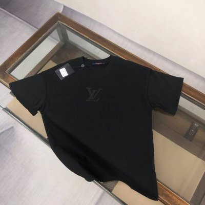 Louis Vuitton Lv 25Ss专柜同款圆领短袖T恤 ～情侣款～前后品牌Logo标志刺绣设计 简约大气～定制棉质面料 ～厚板立体！衣服偏厚使整体高透气