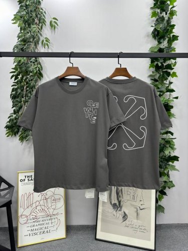 2025Ss春夏新款 品牌：Off-White 不规则Logo款短袖T恤！ 颜色：水泥灰 尺码：S-M-L-Xl 男女同款 面料：采用定制260克32织纯棉双纱