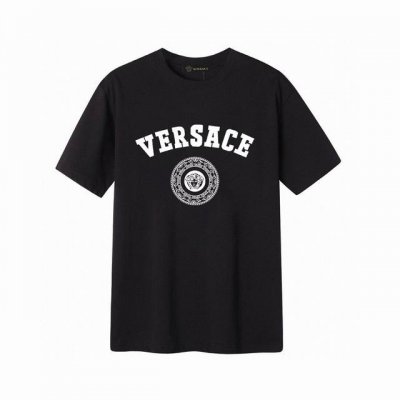 Versace 范思哲字母短袖T恤,简单的设计看起来特别大方！版型剪裁特别有讲究！上身很洋气显瘦内搭外穿都看高密针织圆领设计，平整简约！亲肤透爽！T恤面料的柔软