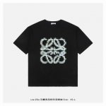 loewe 罗意威 25Ss 马赛克花标印花短袖 面料采用230克重精梳棉，定制32支1*1螺纹，成衣两遍水洗处理，面料舒适亲肤无异感，定制定染面料，纺织密度高