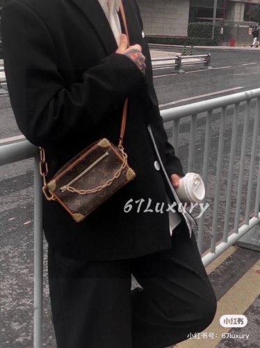 lv Soft Trunk 老花软盒子 Lv今年最好看的一只包，见到实物后没有谁能抗拒，男女通吃。Lv的这只软盒子Mini Soft Trunk 真是Lv今年最