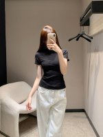 Alo 25Ss春夏新款 拼接肌底纹理修身T恤丨独家高版出品！版型绝了修身剪裁拼接线条完美展现身材，面料采用莫代尔肌底罗纹贴身又柔软，上身凉感透气，运动日常穿着