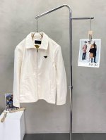 prada普拉达独家专供春秋新款原单男士休闲夹克 高端定制 高版本 时尚百搭爆款原版进口面料 领口衣摆 Logo图案设计 手感超柔软细腻 穿着亲肤舒适 高端精品