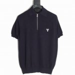 prada 普拉达 25Ss 拉链针织Polo短袖T恤 采用定制开模进口机器专机 辅料均开磨定制 定制定染羊绒混纺纱线 版型大 宽松有型 区别低版本瘦长版型上身