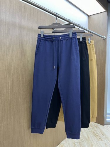 lp 独家定制工艺2025最新款 高端品质版型面料五金都是专柜1:1定制，裤子是用的100%纯棉面料，Logo采用品牌经典三角标与字母压花工艺，时髦显瘦于一体的