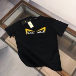 fen*Di 芬迪 夏季新款小眼睛圆领短袖T恤 手感质感都极完美 修身裁剪设计干净利落 时尚又好看 走线做工非常精致 版型效果超赞 而且透气性能超强 任何年龄阶