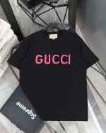 古驰 Gucci粉色字母刺绣立体Logo纯色圆领短袖 款号：856 原版面料官方同款短袖T恤 定制280 克同缸染面料手感非常舒服 春夏最新砖柜同步时尚又个性超