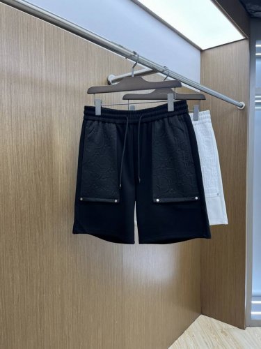 cd 2610春夏新款男士休闲短裤 高端货简洁时尚大方 定制原版进口面料 简洁利落又清爽 品质做工细节经得起任何形式检验简约大方百搭款 上身优雅帅气，焕然一新的