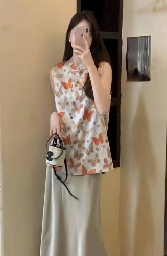 高级爆款 盘扣中式蝴蝶立领中长上衣 立领造型搭配中式盘扣 巧妙融合古典与时尚元素 尽显温婉雅致的东方风情 Smlxl