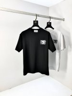 马吉拉。2025春夏新款 字母Logo圆领短袖T恤，春夏休闲穿搭必不可少，原版纯棉面料。完完全全体现在高级审美的做工上，做工更是精致大气，Z立体感超强，非常惊艳