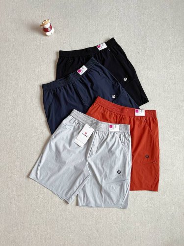 掌柜力荐 隐形压胶口袋 lululemon 露露乐檬 Lightweight 男士徒步轻盈版短裤 贸易公司出口北美的订单 尾货数量不多 从户外探索到城市通勤 都