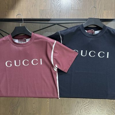 古驰Gucci 夏季2025新款印花Logo短袖T恤 复古风基础款T恤，胸前饰以经典Logo字母短袖T恤，经典既永恒，永不过时。取用280克重水洗纯棉面料，不变