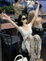 短袖 140裤子 160套装 高定版 好喜欢这套慵懒度假风套装 ｛V领瘦瘦T蕾丝油画裤｝ 短袖版型也太好了 炒鸡显瘦 穿着舒适透气 裤子一看就很重工 细节满满