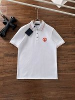 lv 2025春夏新款Polo领短袖系列。精选顶级丝光珠地棉面料，三标齐全！时尚大牌元素Logo工艺设计，上身版型超赞，面料细腻舒适透气，随意搭配都超级好看时尚