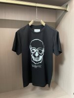 菲利普普兰2025春夏新品骷髅头印花短袖T恤；定制专属面料，胸前骷髅头印花设计，左下脚织唛设计，后幅中间金属六角p牌，吊牌则是真皮油压冲压制成，非常哇塞的一款夏