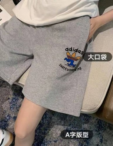 上新 阿迪 Adidash滑板印花夏季最新款基础五分休闲短裤 采用重磅华棉面料 触感柔和 垂感强 穿着体验感好 4-5级水洗色牢度不易褪色 面料采用水洗印染工艺