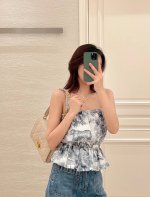 Dio*25Ss春夏新款 水墨印花吊带丨独家Yb开发 高版出品 森林印花图案清新自然 无论是单穿还是搭配外套 都能轻松驾驭 采用棉质面料柔软舒适 透气性极佳 不