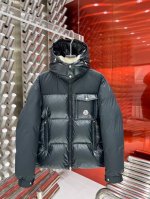p740 2024秋冬新款羽绒服 原版1:1订制五金配件全进口原版定制 欢迎专柜对比 绝对的高品质 采用顶级90鹅绒 超柔软 充羽量蓬松饱满 超级重工 面料做工