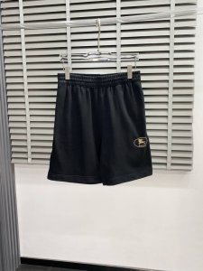 Burberry巴宝莉独家专供新款休闲棉质短裤 高端版本 专柜定制面料 透气舒适度高 细节无可挑剔 品牌元素设计理念 体现高品质 手感细腻柔软 呈现休闲裁剪 上