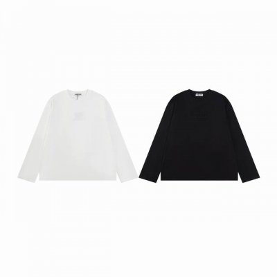 款M732 Miumiu 24Ss春秋新款Miumiu 纯色圆领贴布徽标刺绣长袖 适合春秋两季穿，单穿或者打底穿都超洋气，胖瘦都能穿，小落肩袖一点也不显肩宽，中