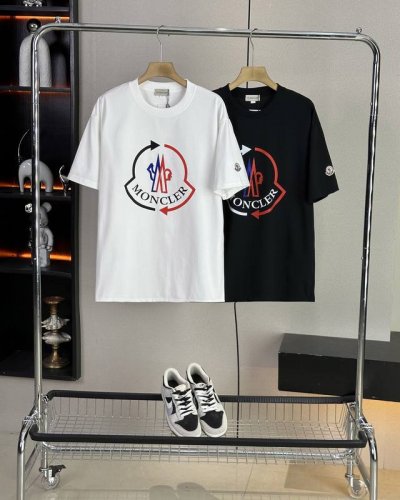 蒙口25Ss夏季新款胸前字母Logo情侣款短袖 超级经典的一款百搭T恤 男女同款 情侣可搭 店主强烈推荐 采用纯棉280G双纱面料 手感细腻柔软 亲肤透气 胸前