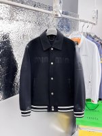 Miumiu 缪缪 2025春季新款夹克外套 秀场新品品相非常完美 双面穿舒适保暖 三标齐全色泽饱满诱人 非常出彩的设计 轻松将时髦感进阶 做工极为考究严谨 走