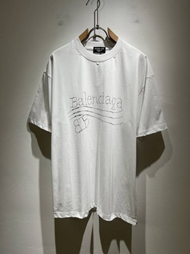 Balencia*巴黎*家 2025春夏新款男女同情侣款休闲宽松棉质圆领短袖T恤衫！贸易公司渠道稀出，同步官网发售 ！ 2025春夏最新系列，经典时尚设计元素，