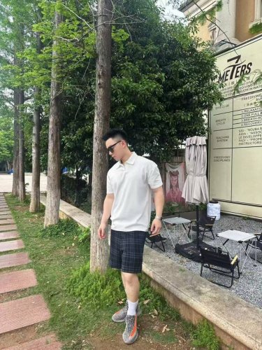 裤子- Bbr 格纹弹力棉质混纺短裤 选用三重黄金比例棉质混纺面料制成，棉纤维具有天然亲肤、柔软、吸水性强等特点。其结构特性保留了面料的透气性，减少闷热感。少量