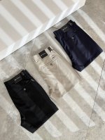 Kiton 2025春夏新品男士高端休闲百搭四季通勤修身剪裁休闲裤！对于粉丝来说，这样大气的经典设计足矣一眼种草，是今年所有牛仔裤当中最帅的一个系列，我只需要看
