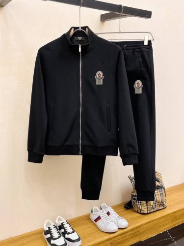 直 Moncler蒙口 胖子福音 爆款套装来袭 专注官网原版 2025全新爆款开衫卫衣套装 原单狠货倾注顶级设计师的精心之作 就为一个贴合、完美的上身效果 全天