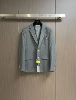 整套830 可拆卖 单西服570 西裤310 Dior 2025Ss春秋男士 灰色 千鸟格 时尚商务休闲轻便西装外套西裤套装．整体轮廓趋于简约风格，胸口带钻回形