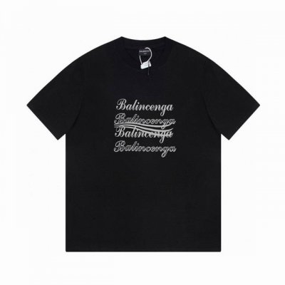 高品质25Ss巴黎Logo印花短袖！胸前品牌字母后背贴布Logo大牌感十足！高端大气完美演绎，经典圆领不挑人版型上身巨显瘦 面料采用230克纯棉面料，保证舒适性