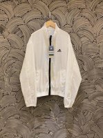 adidas阿迪达斯 韩国高品质双拉链防晒衣海外款短款冲锋衣立领薄款皱感面料运动拉链机能落肩外套情侣款 Color: 白色 Size: M-Xl M 肩宽50