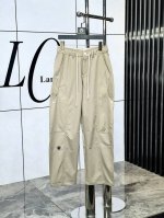 p270。Dior。2025春夏季新款休闲工装裤 时尚休闲 休闲版型 微弹力面料 面料舒适柔软，突破常规牛仔的面料手感，不闷热，舒适感极佳。随意百搭 久洗不变形