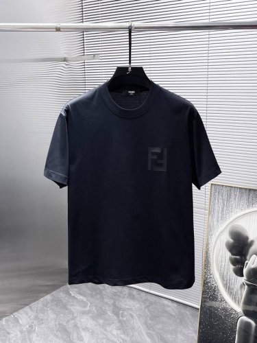芬迪 Fendi 2025Ss新款 半袖 体恤 短袖 圆领T恤，高端版本！专柜定制面料 透气舒适度高，细节无可挑剔，品牌元素设计理念，体现高品质。手感细腻柔软！